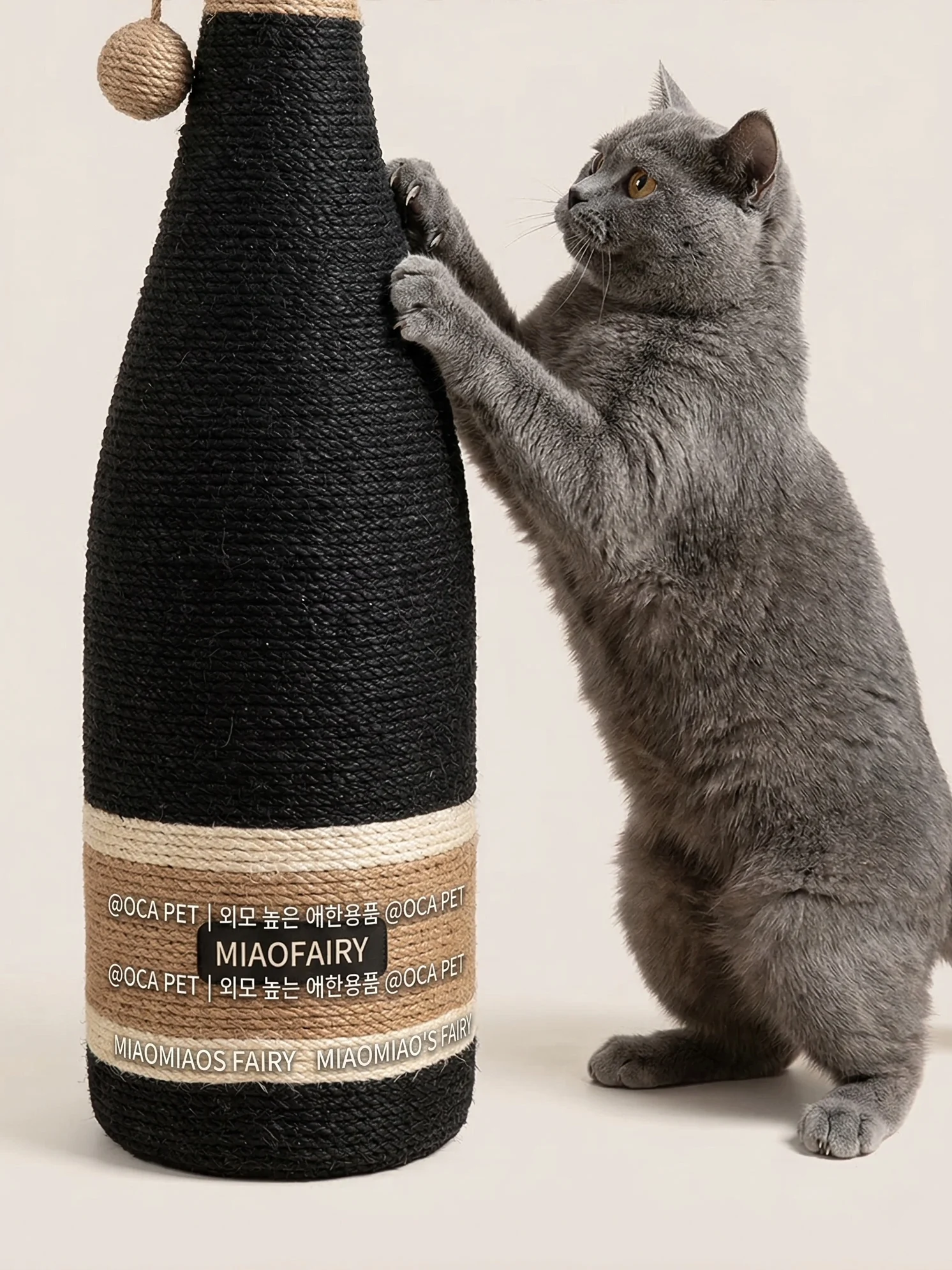 立式キャットスクラッチャーワインボトルデザイン：耐久性と麻紐による磨爪機能の実証