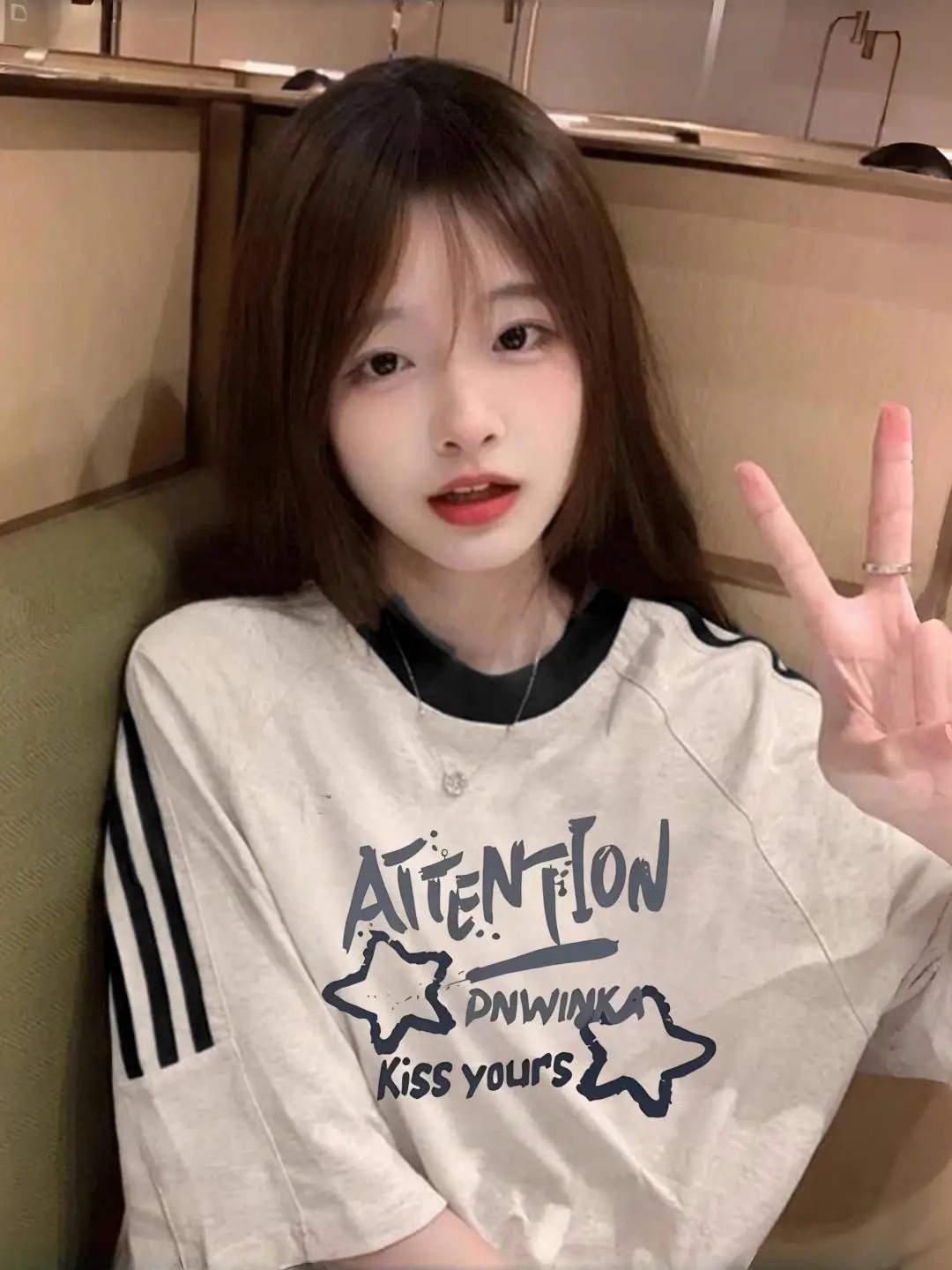 グレー tシャツ ダサい どうして？5選で解明し、本当のファッション性を再発見する