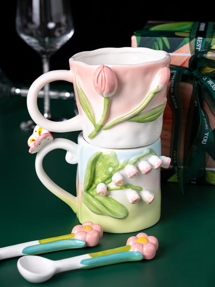 記念品のマグカップにメッセージを入れるなら、この「手作りフラワーデザイン」が一番おすすめ？