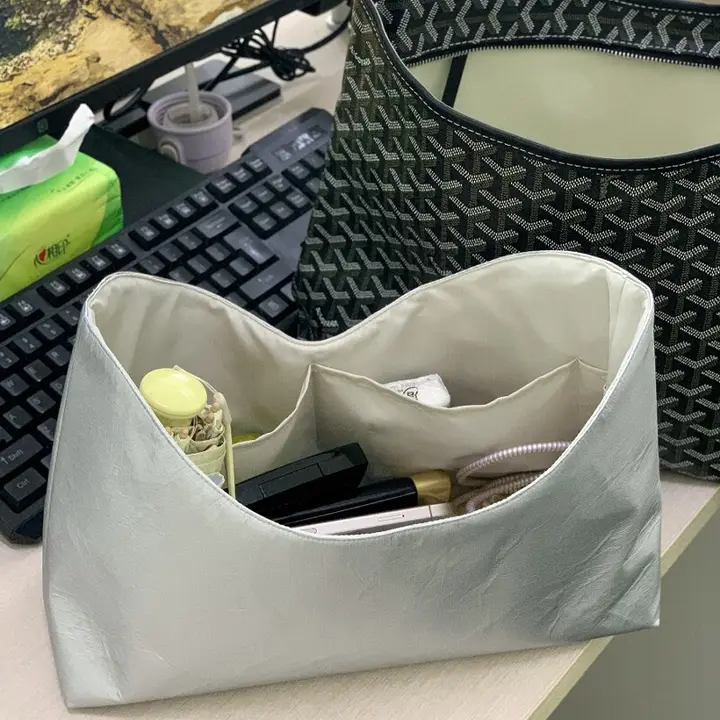 軽量抗菌防水内蔵ポーチ【銀イオン使用・収納に便利】