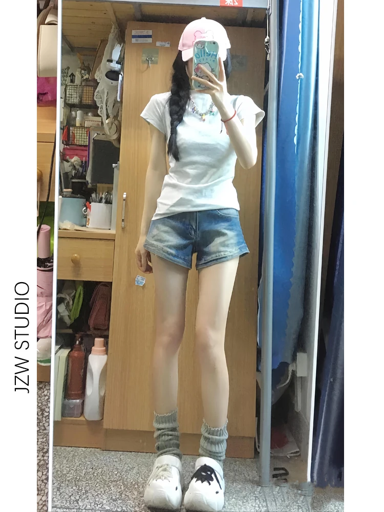 小柄女性が秋に着るべきデニムショートパンツは、これだ！？