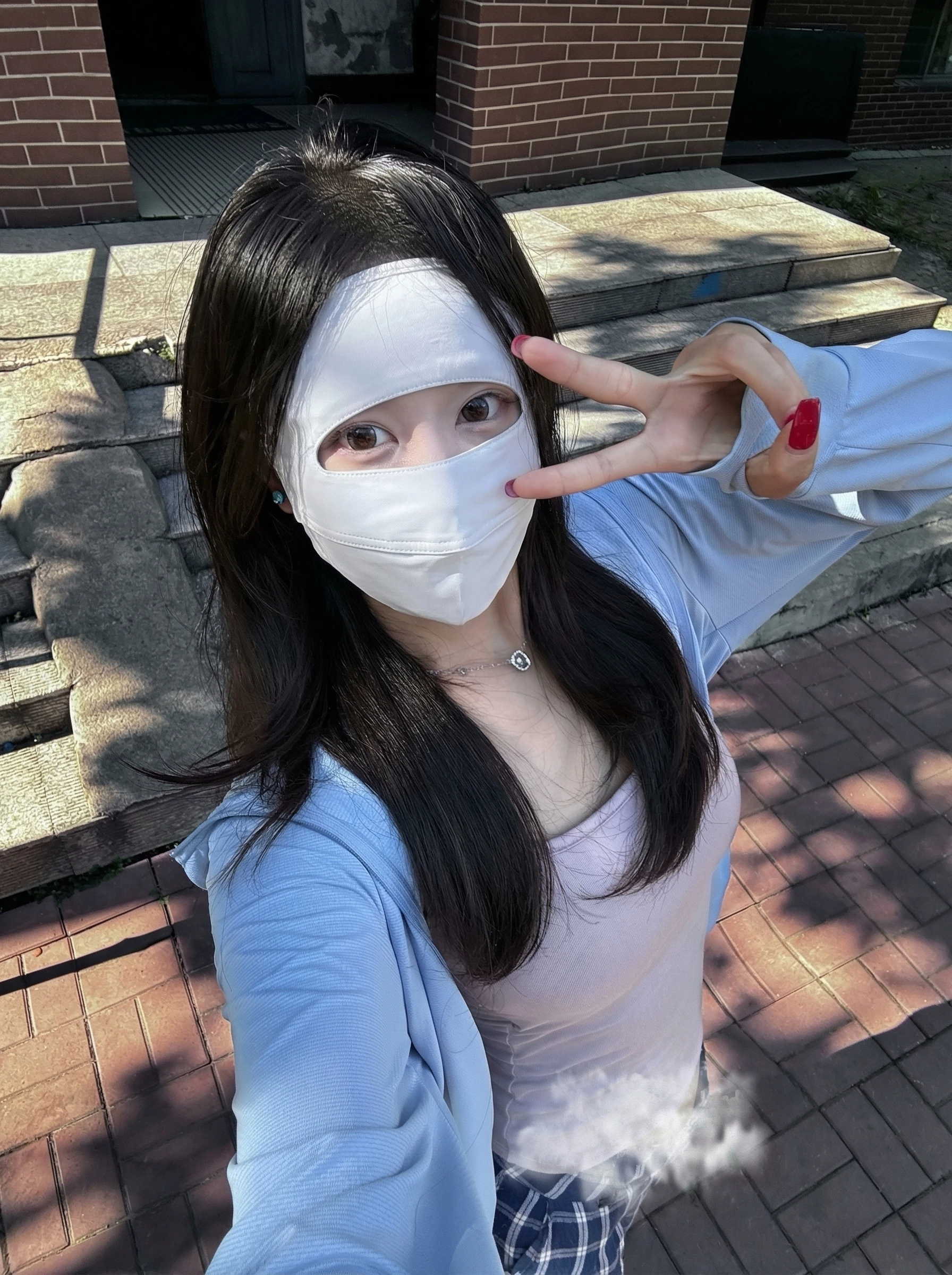 紫外線対策のマスクを選ぶべきタイミングは？夏の日常に溶け込む、通気性と美しさを両立するアイテムとは