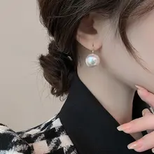 高級感溢れるパールフックイヤリング【トレンド・ファッション】