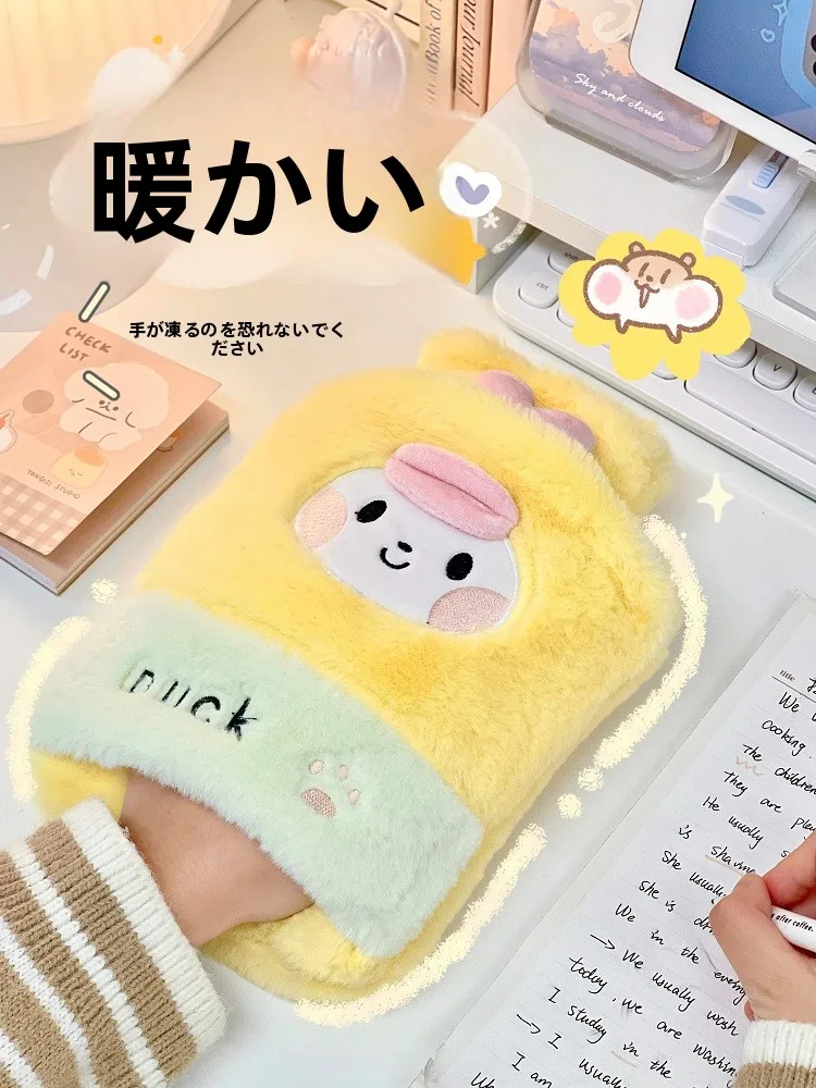 手に挿入できる冬用湯たんぽはどんなもの？フワフワデザインで学生向けに最適な暖手アイテム
