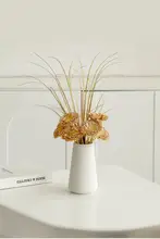 ミニマルデザインの白い陶器花瓶【テーブル用・フラワーアレンジ・チューリップ対応】