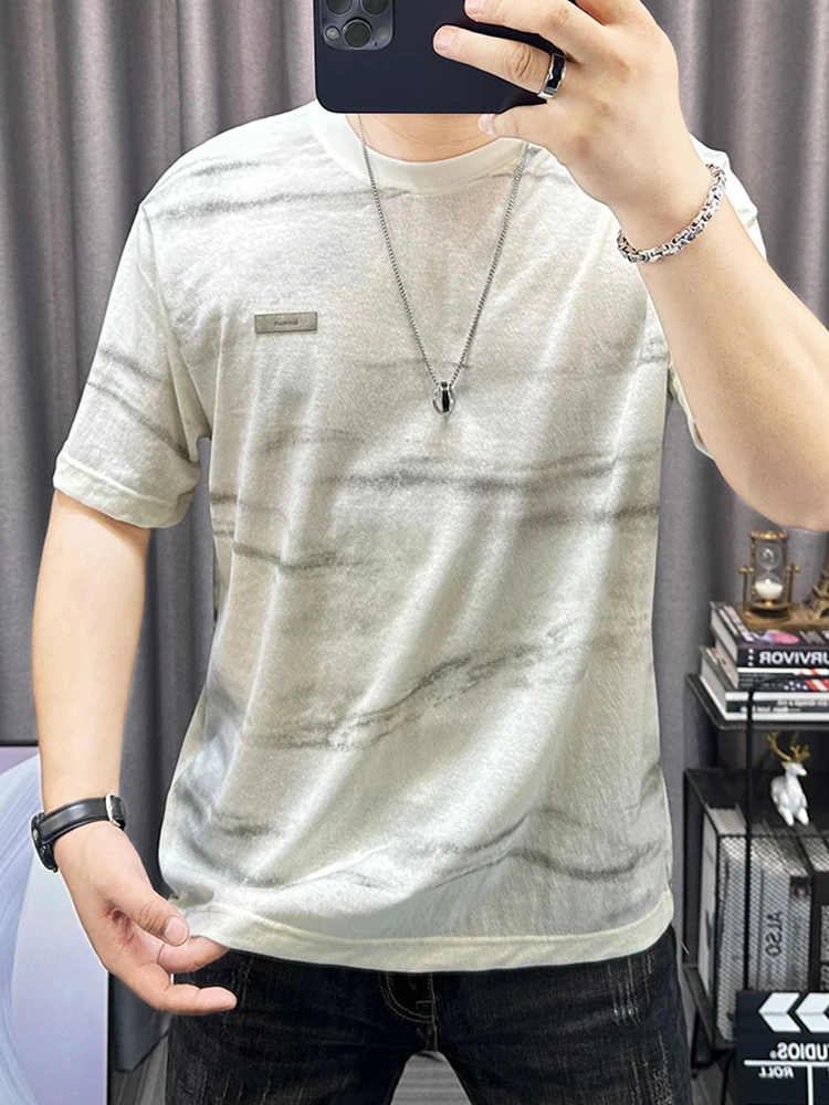 メンズ半袖Tシャツをどう選ぶ？麻混合素材の「クールで通気性抜群」な1品が夏のカジュアルを救う