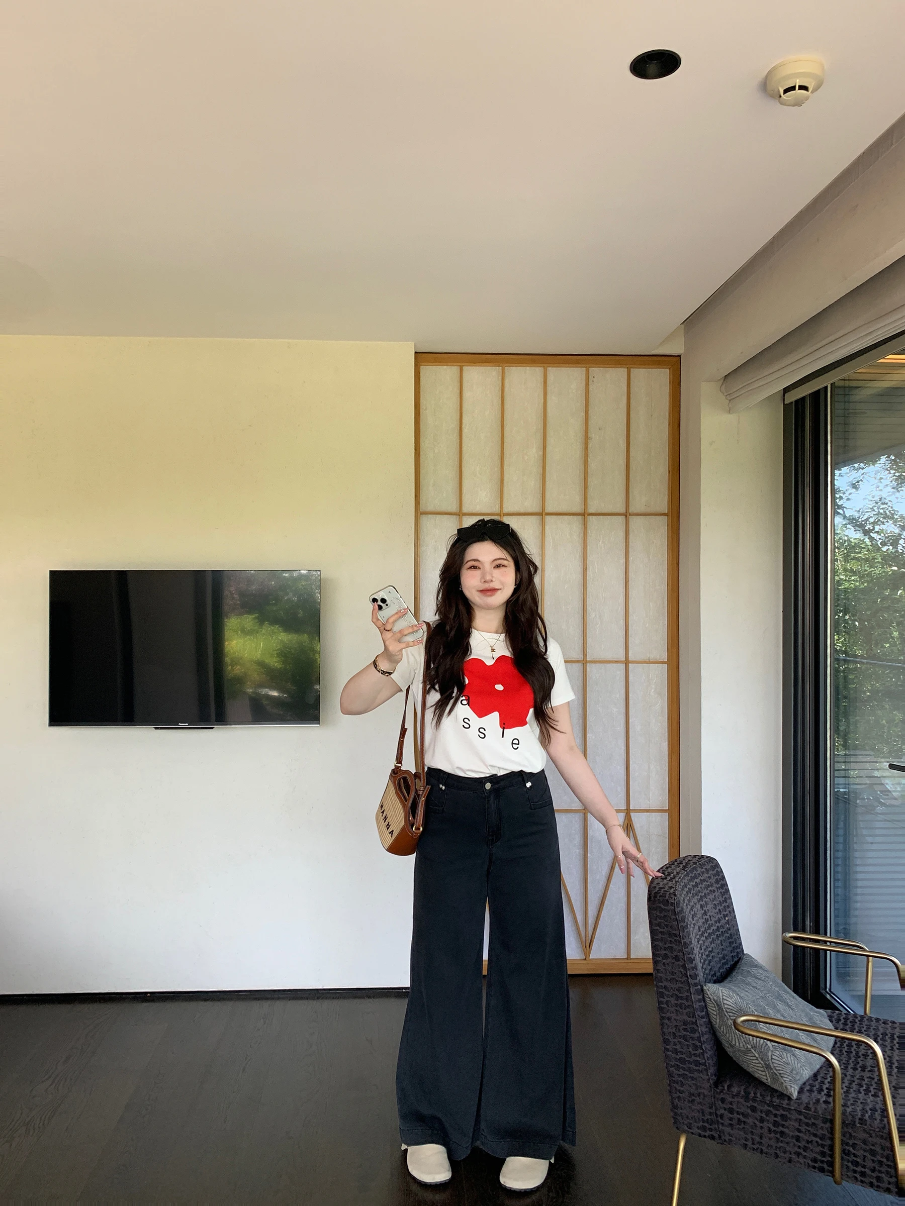 ブランドコラボのサイズ感が気になるなら、この韓国風プリントTシャツが救う