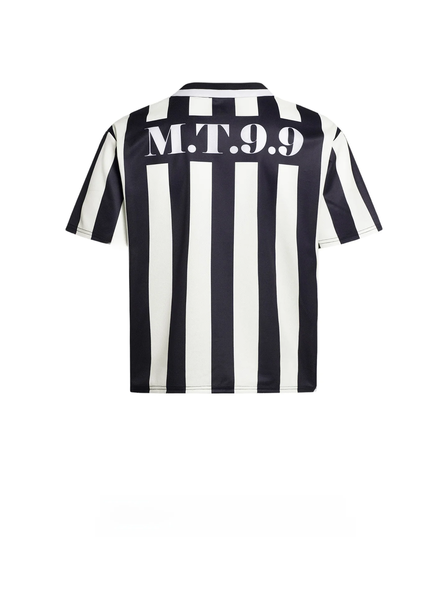 ボーダーロングtシャツの着こなしと素材特性を解説