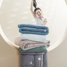 ひんやり夏用薄掛け布団【抗菌防ダニ・洗濯機洗い可・通気性あり】