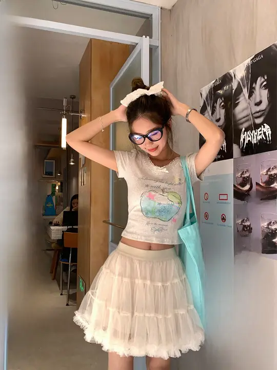 小魚缸プリントのワイドネックフィットTシャツ【フロントリボン・ショート丈・夏用・短袖】