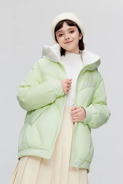 シンプルなデザインの短袖ダウンジャケット【軽量・環境に優しい・女性用】