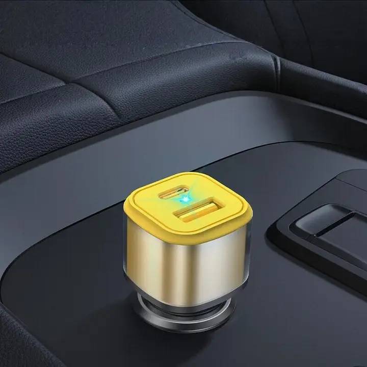 車載急速充電器【快充対応・シガーソケット変換プラグ・二口出力】