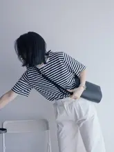 ストライプ柄 レディース 半袖Tシャツ【ラウンドネック・クラスティックデザイン・ゆったりフィット】