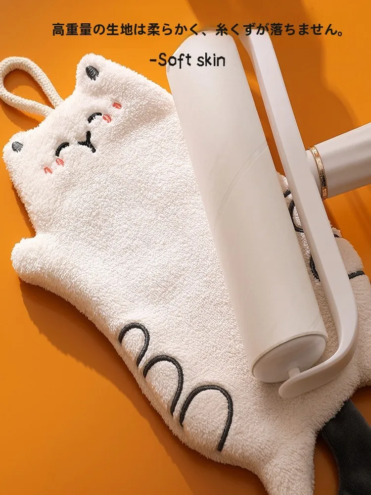 お風呂に猫をつけるのは安全か？それとも、猫がお風呂に入れるようにするための「手拭きタオル」が本当の解決策なの？