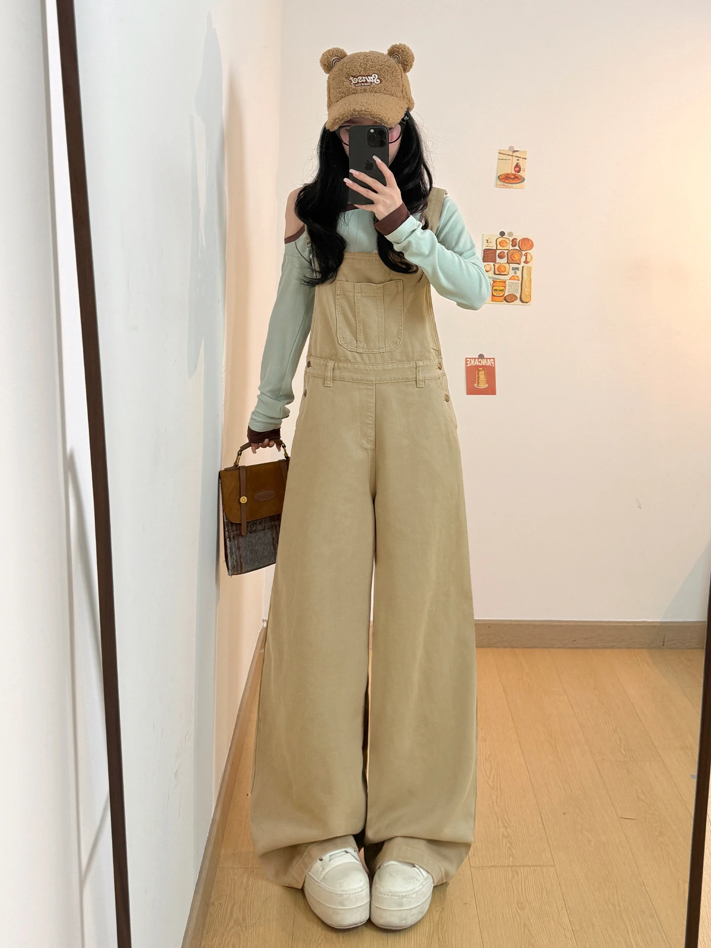 カジュアルなデニムオーバーオール【春用・ワイドシルエット・カーキ色・女性用】（セットアップ対応）