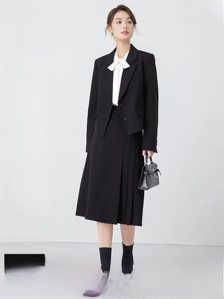 40代のオフィスファッションで悩むなら、どんなフォーマルな服装がおすすめ？