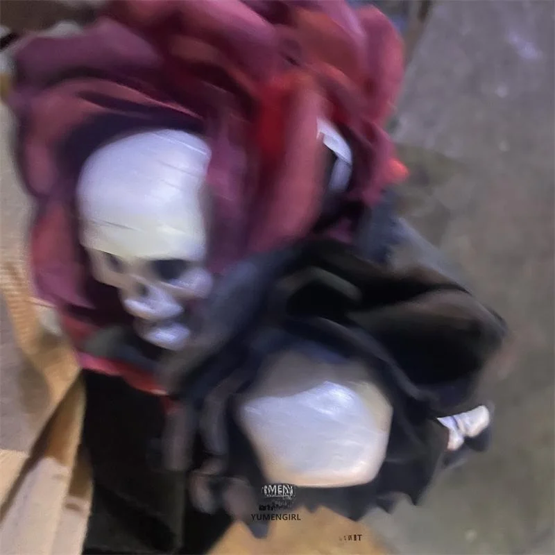 スカルデザインのフェイクローズ：ハロウィンイベントで活躍するコスプレ撮影用ジャックオーランタン