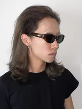 個性的なダークブルーの多色サングラス【UVカット・長顔向け・スタイリッシュデザイン】