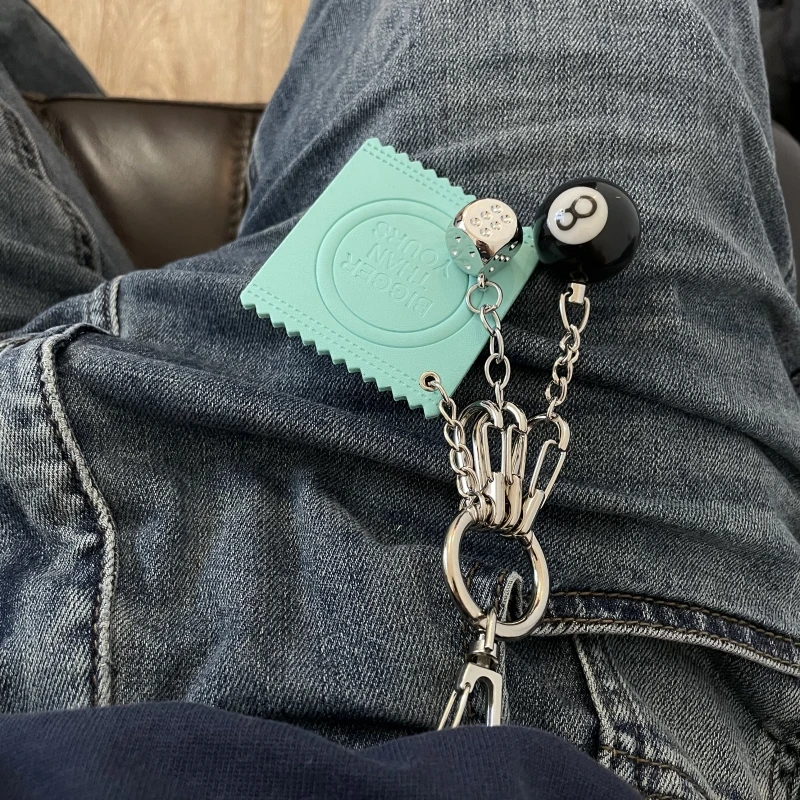 Hooked Vintage スタイルのウエストアクセサリー：Ironworks リバウンドホックキーリングの実用性とデザイン分析