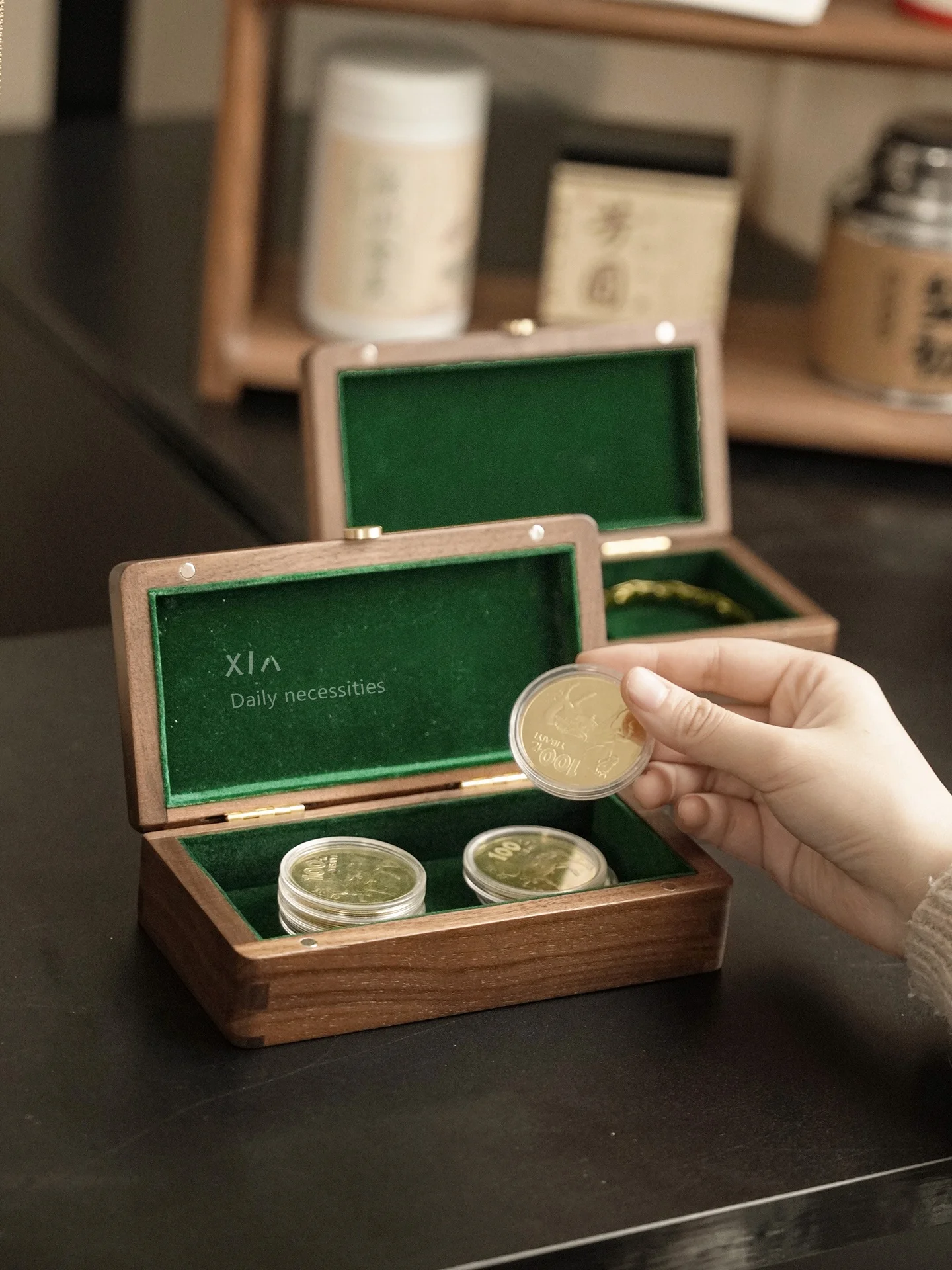 500円玉記念硬貨プレミアの収納に最適な黒胡桃木製ボックスとは