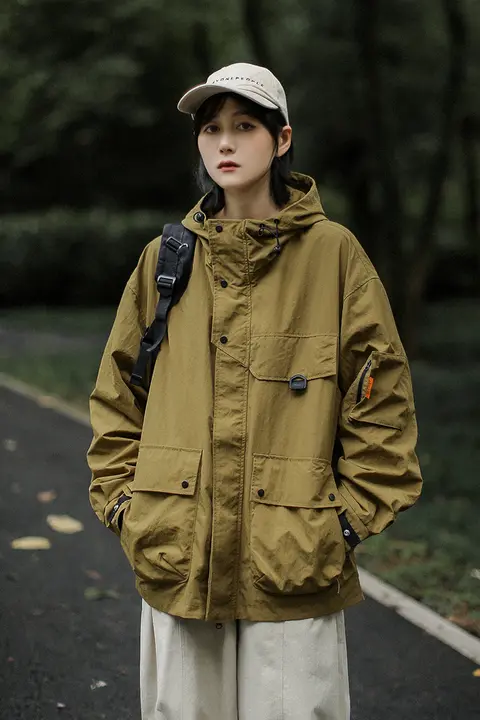 ユニセックス 多ポケット登山ジャケット【秋用・フード付き・カジュアルデザイン】