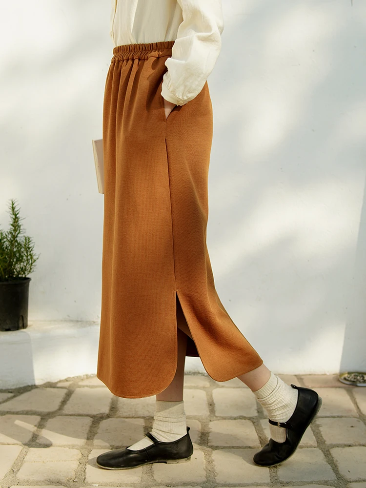 50's fashion と vintage が融合した、今こそ着るべき中長めのニットスカートは？
