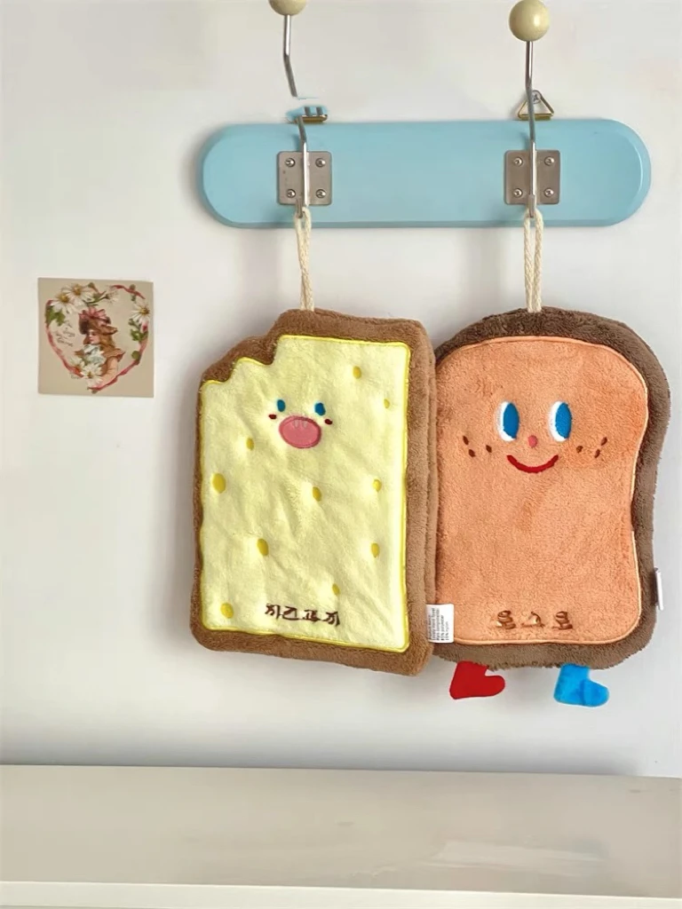 子供の絵 ハンカチは本当に必要なのか？その理由と、今人気のカートゥーンデザインハンドタオルの選び方