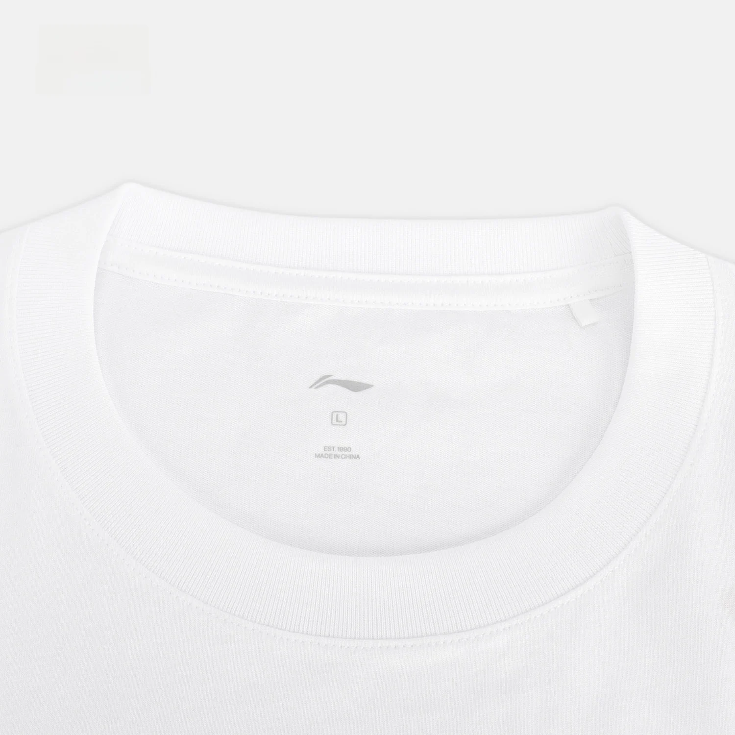 「tシャツ ピチピチ メンズ どんな感じ？」「値段はいくら？」——通勤からレジャーまで使える、本当に使える「カジュアルニット」の選び方