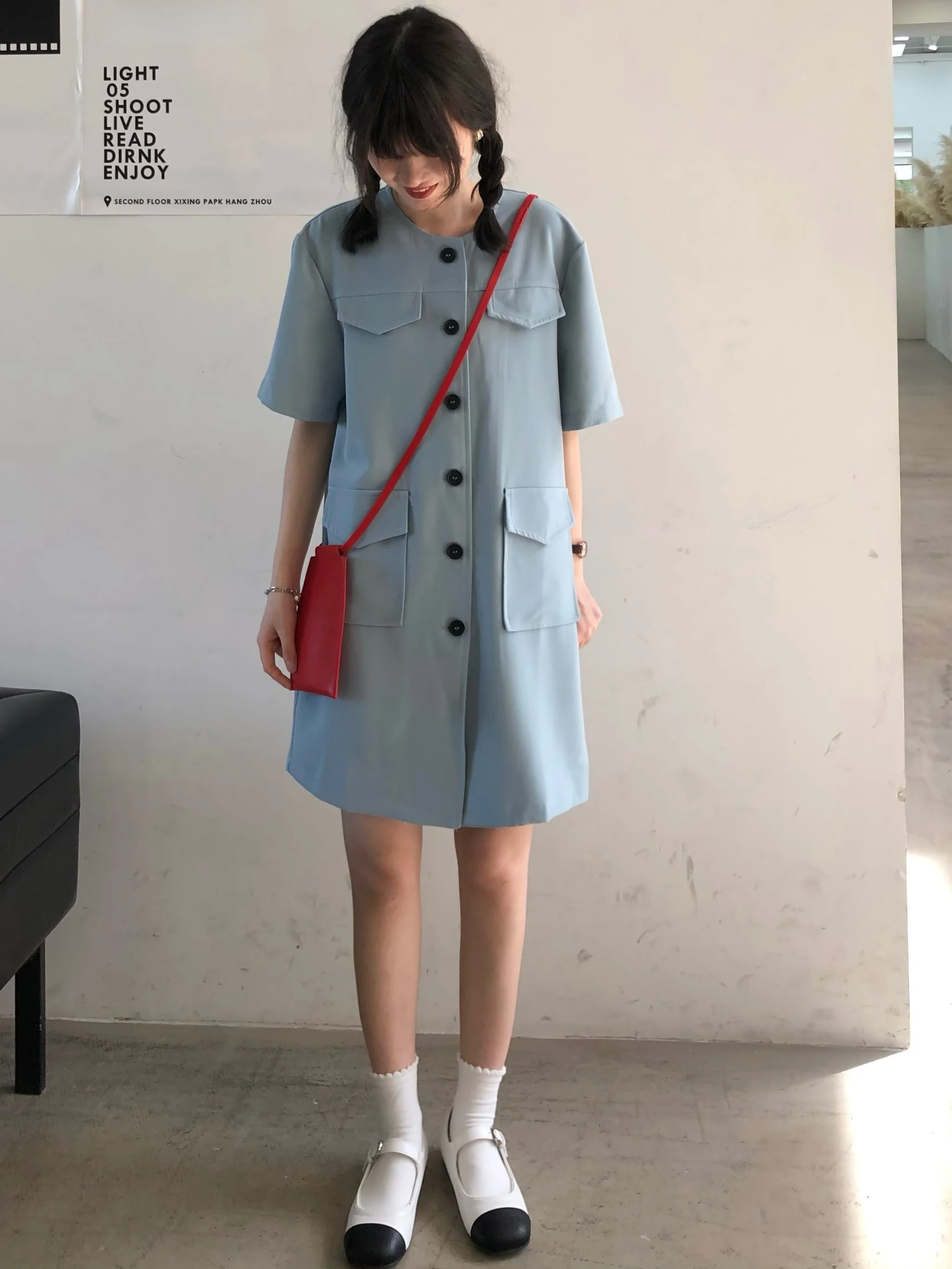 女子 ライン で失敗しない通勤スタイルは？ブルーのゆったりワンピースが解決する  理由