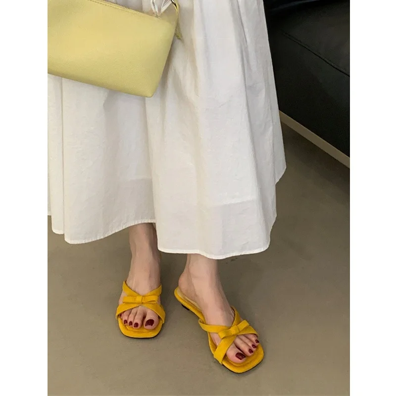 雾霾蓝の女性用夏用ビーチサンダル：リボンデザイン・フラットヒールで快適な足元を実現