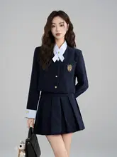 学院風の秋冬コーディネート！深い紺色トップスとプリーツミニスカート（セットアップ対応）