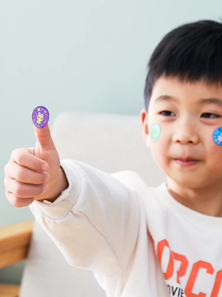 可愛いキャラクターの子供用報酬シール：幼稚園・小学生向け知育に活用する実用性解析