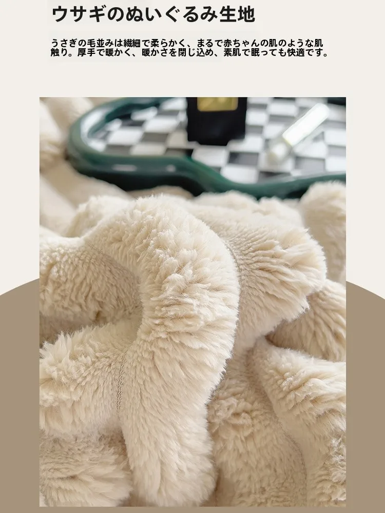 throw blanket はどんな場面で使える？ウサギ毛のふわふわ毛布が解決する日常の小さな温もり