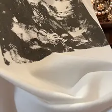 デザイン性のあるワンショルダーゆったりスリム長袖Tシャツ【レトロプリント・秋冬用・女性用】