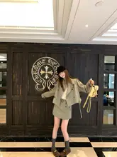スイス美術館コレクション 緑色長袖ショートトレンチコートとAラインスカートセット【秋用】