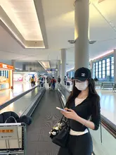 春季新作デザイン感あるフード付き偽二重トップスとパンツ（セットアップ対応）