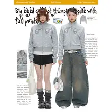 大きな目のモチーフ ミニ丈フリーススウェットシャツ【女性用・高めの襟デザイン・冬季用】