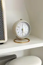 スタイリッシュなデザインの目覚まし時計【夜光・デスク用・子供向け】