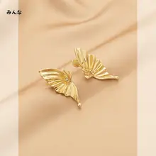 ユニークデザインのバタフライウィングイヤリング【メタリック・ノーピアス・女性用】
