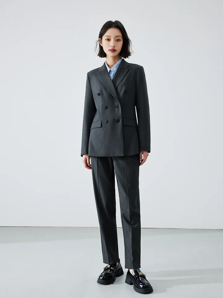 グレーの女性用スーツジャケット【秋冬用・ビジネス・小柄サイズ・面接対応】（セットアップ対応）