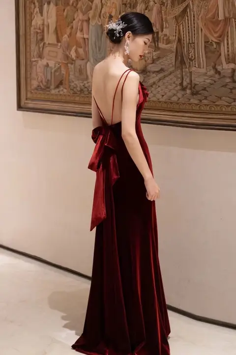 ワインレッドのキャミソールドレス【結婚披露宴・シンプルで高級感あるデザイン】