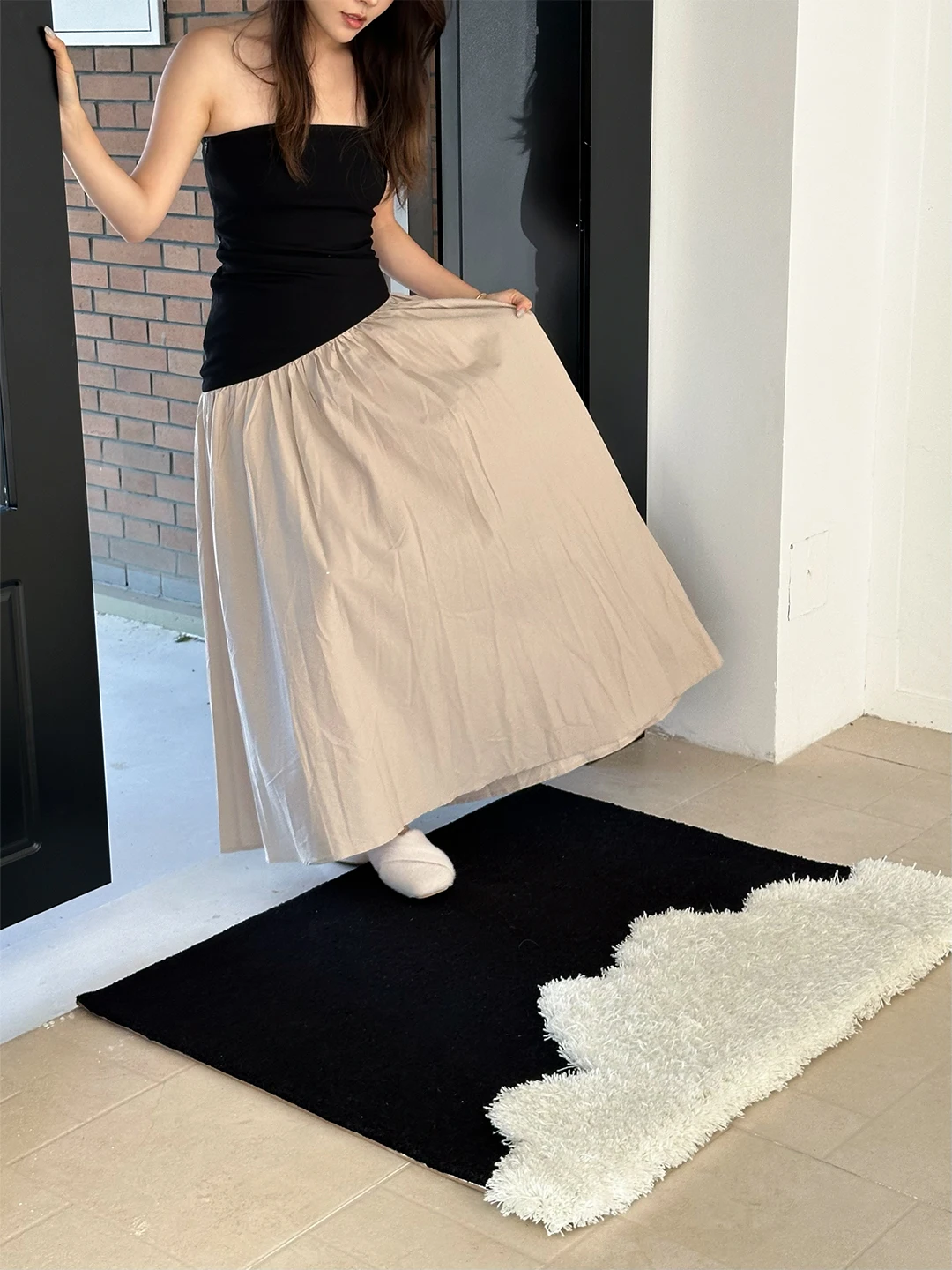 グレーのカーテンに合うラグはどんな感じですか？侘寂風のウールラグが解決するマッチングの悩み
