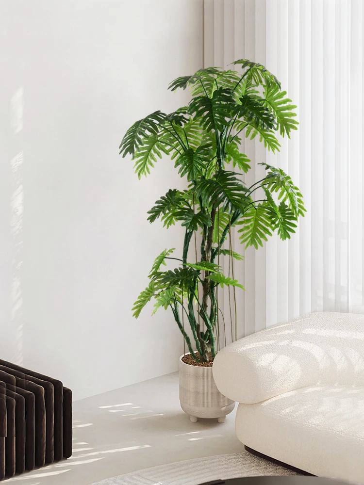 観葉植物を育てるのが難しい…初心者にぴったりの「フェイクグリーンプランツ」はどんなもの？