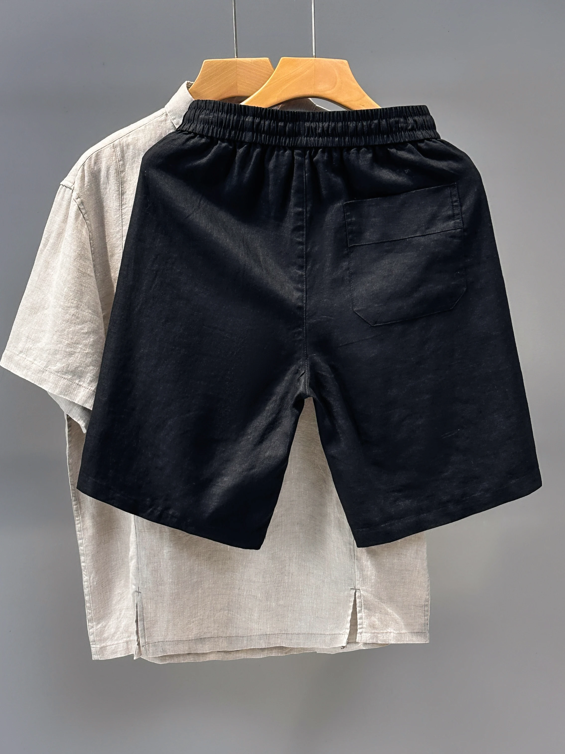 ぽっちゃりメンズ夏の服はどう選ぶ？リネンショートパンツが解決する体型悩みとは