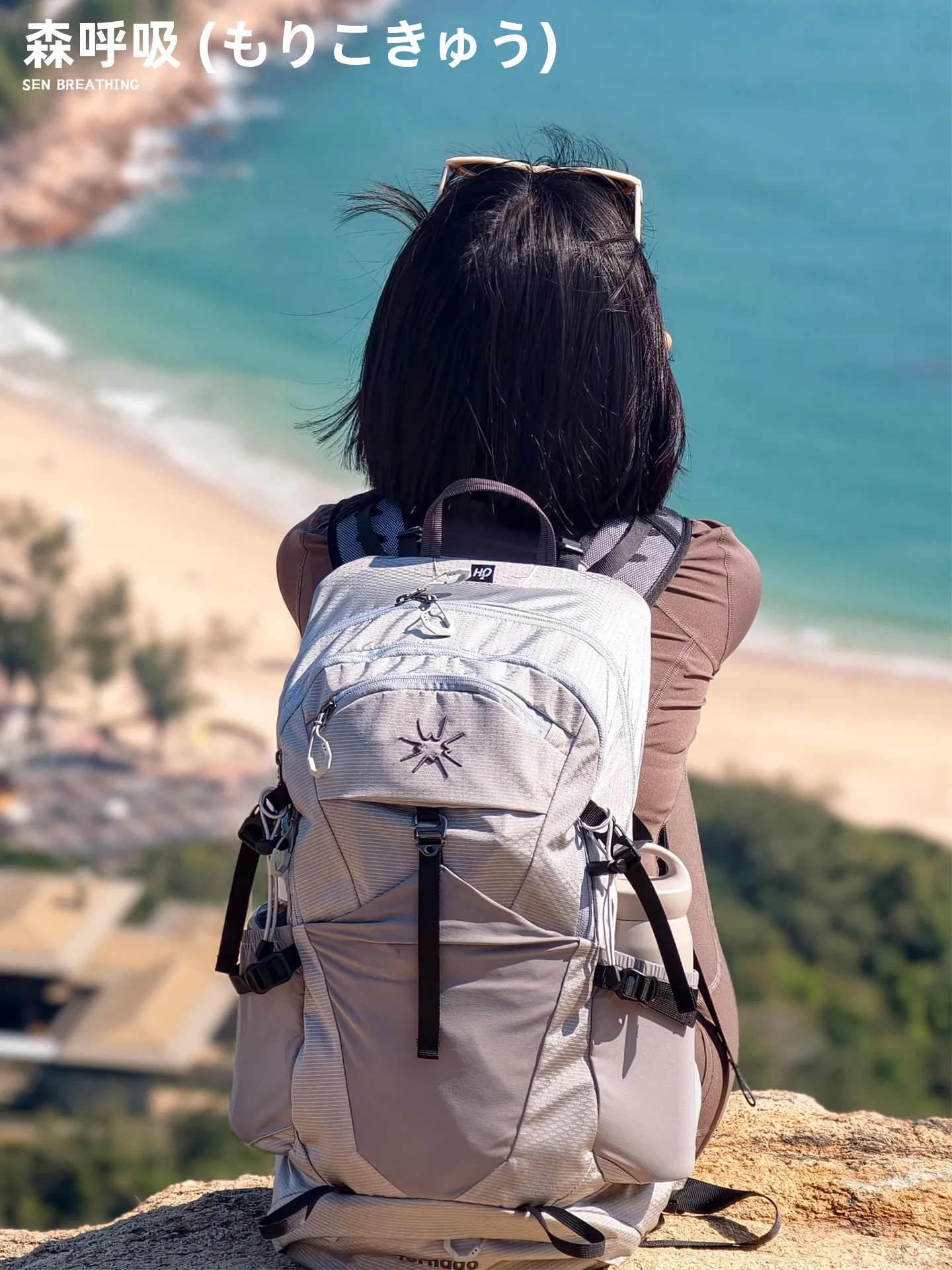 アウトドアハイキング用バックパック：透湿・防水機能で日常通勤と徒步に最適な30Lフローティングモデル