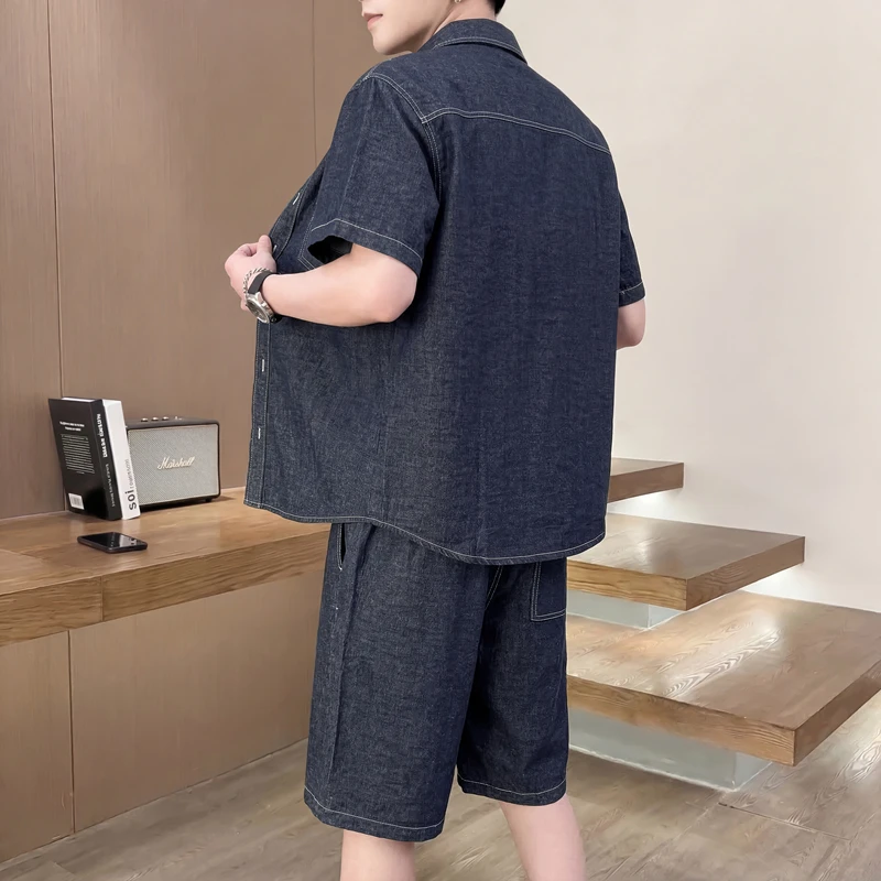 男性に服をプレゼントするとき、夏の半袖デニムシャツは本当にいい選択肢なのか？