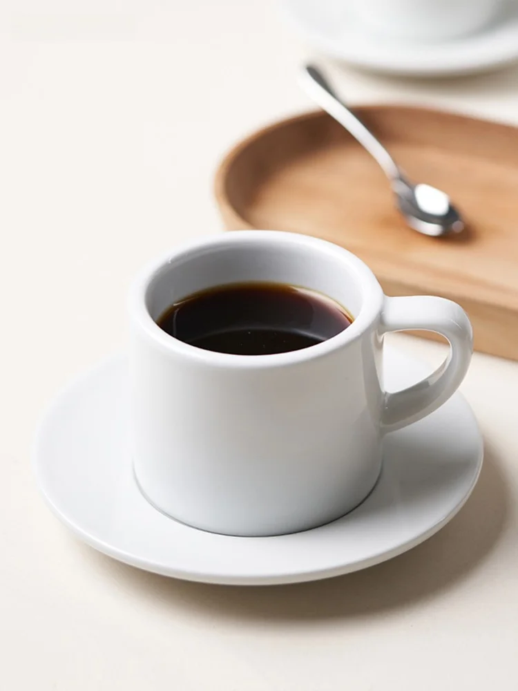 インテリア買い物リストの完全ガイド：高級感あるカーテンとコーヒーカップの選び方