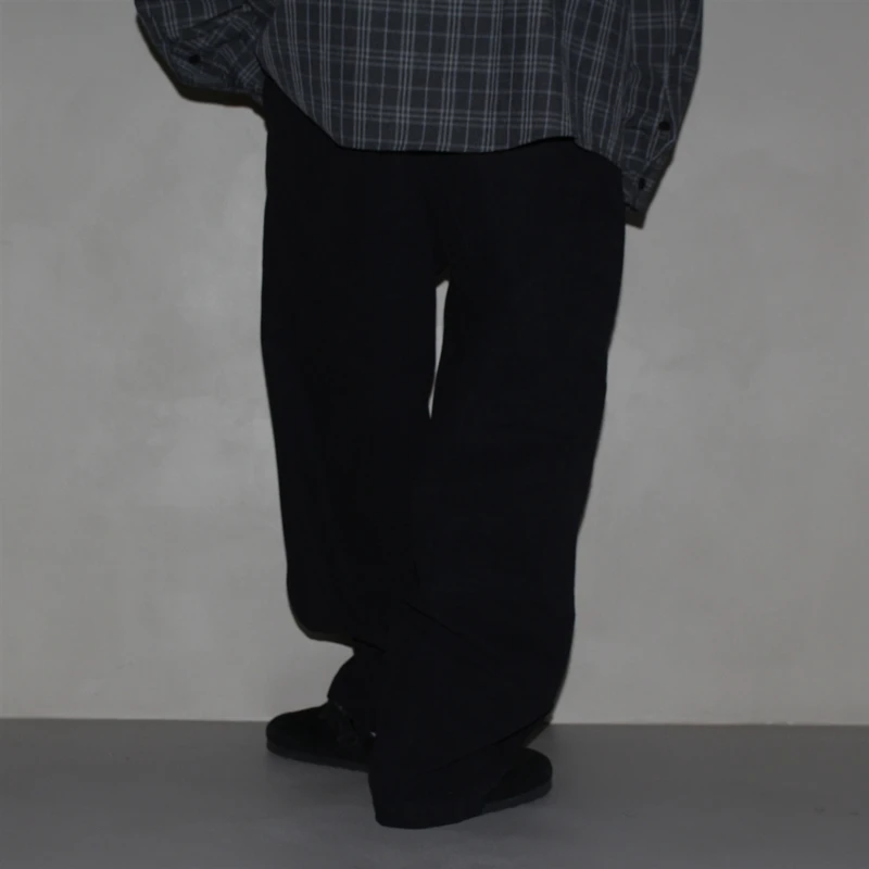 骨格ナチュラルな日常を支える、ストレートパンツは本当に必要？