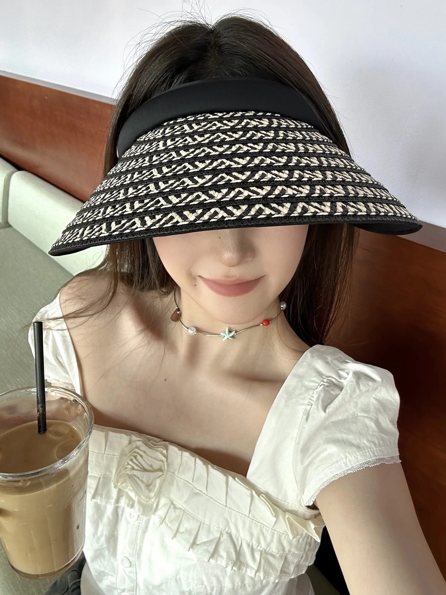 夏のバイカーファッションで何を選びたい？空頂草帽がもたらす、心地よい一瞬とは