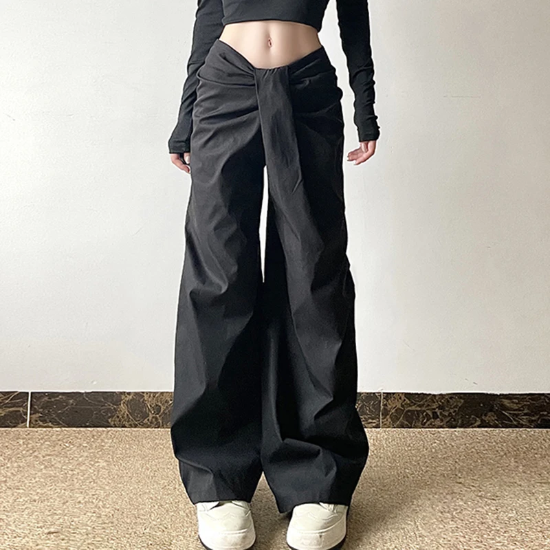 黒ワイドパンツ レディース：不規則プリーツデザインのスリム効果と直筒シルエット